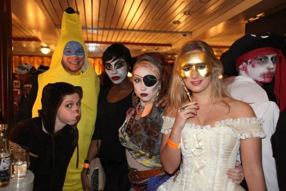 Grab your earlybird tickets now 🎃 🚢 🧡
Space London The Zombie Pirate Ship ft Mark Radford buytickets.at/alist/727269 
Contact us for tickets! +44 7861 114210 bookings@summeroflovelondon.com
#TechHouse #Halloween2022 #TheZombiePirateShip #Londoner #HouseMusic #Fancydress #djs