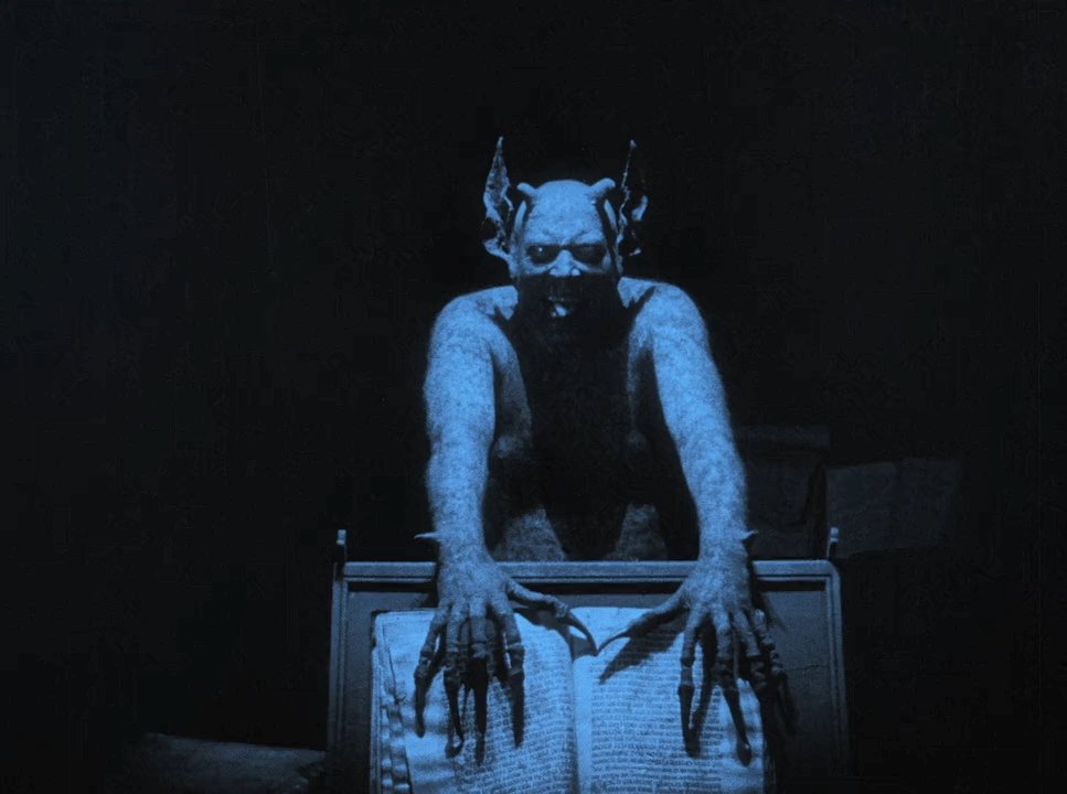 CineEvasion's tweet photo. Häxan (1922)
Dir. Benjamin Christensen
¡100 años!
#Häxan
#BenjaminChristensen https://t.co/59YjI8eQ7E