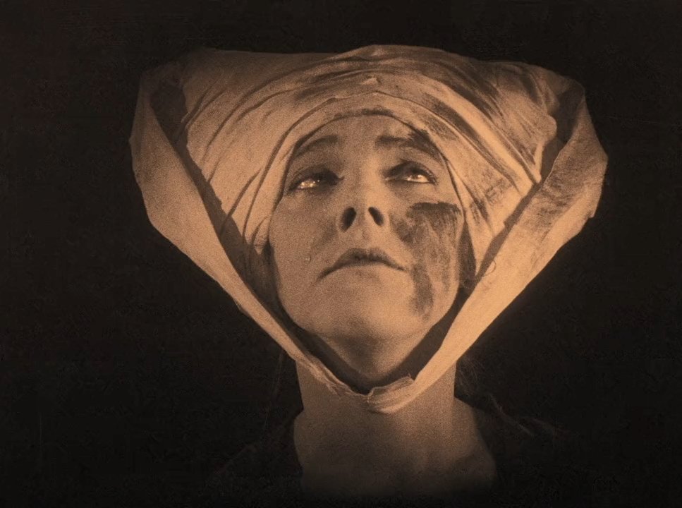 CineEvasion's tweet photo. Häxan (1922)
Dir. Benjamin Christensen
¡100 años!
#Häxan
#BenjaminChristensen https://t.co/59YjI8eQ7E