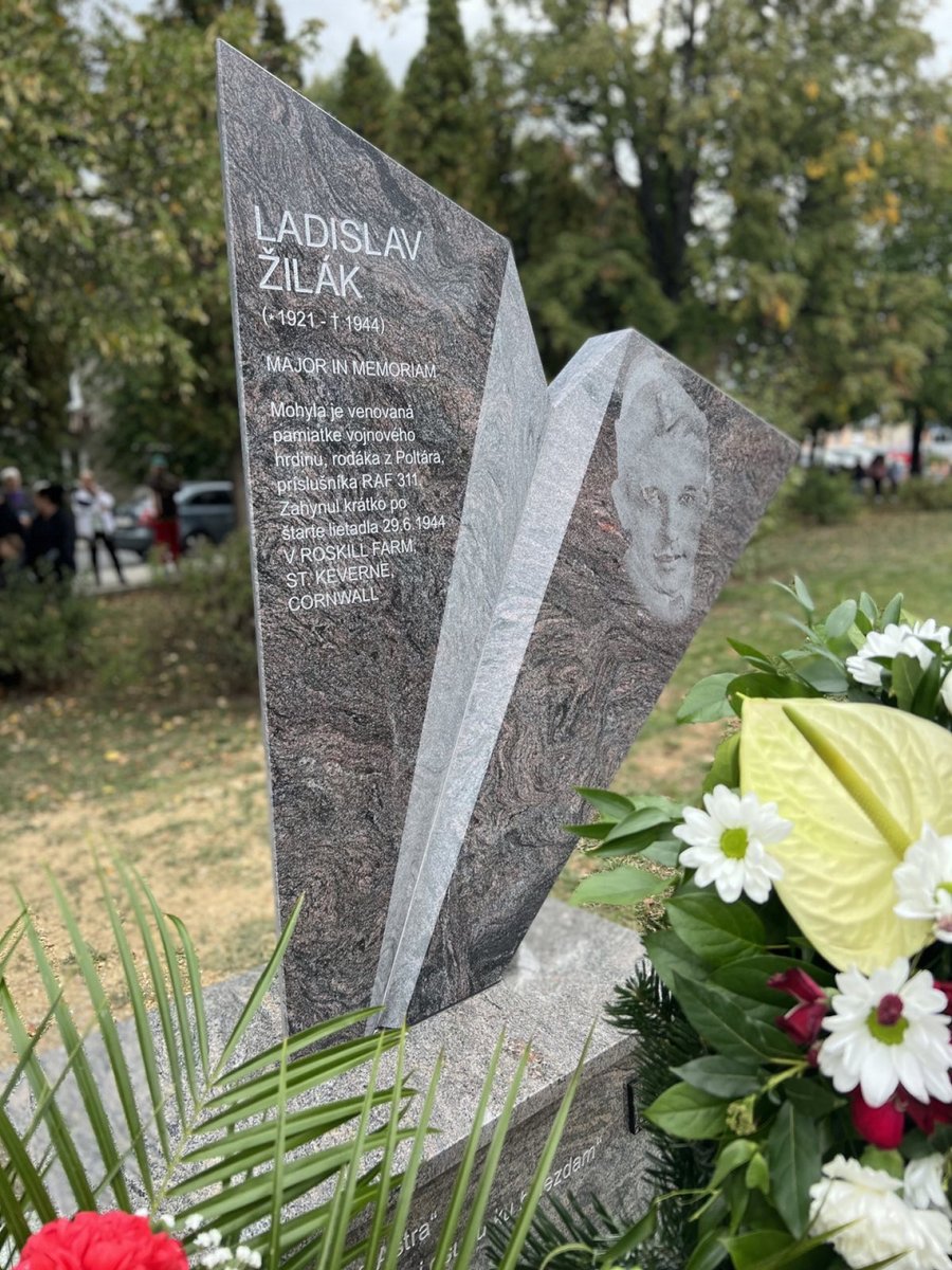 vhu_bratislava's tweet photo. Rodáka z Poltára, československého letca Ladislava Žiláka bude pripomínať mohyla. Viac o podujatí, ako aj o L. Žilákovi si prečítajte v článku:
https://t.co/VAPKo3njjb
#vhubratislava #mosr #poltar #raf https://t.co/g3RuUTDPz1