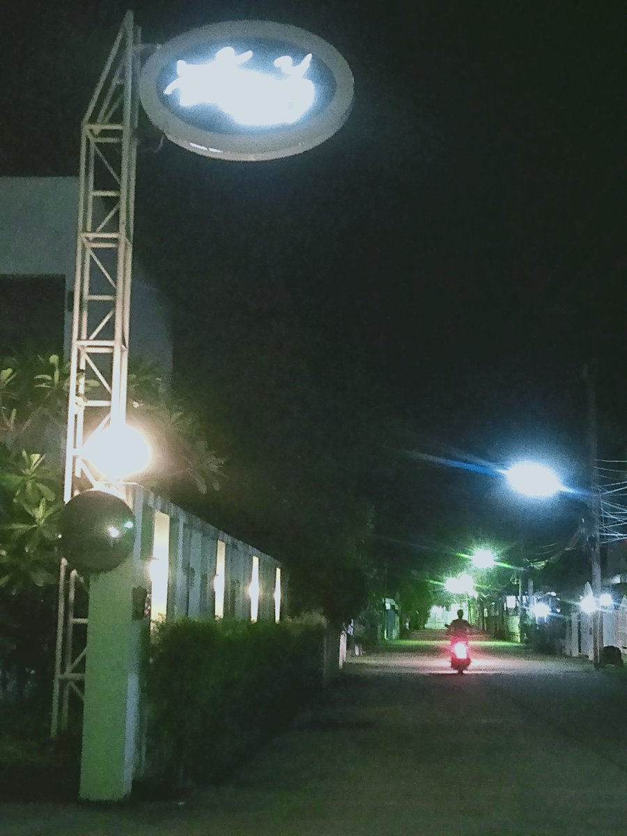 arre19971's tweet photo. กำลังไปซื้อกาแฟที่เซเว่น ถนนอุบลคลังอาวุธ https://t.co/qNzh0O9wio