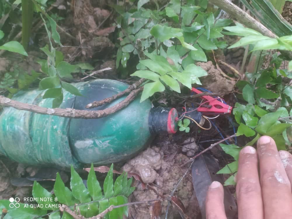 CEOFANBVE's tweet photo. 📢RT || GJ. @dhernandezlarez:
#FANB continúa desplegada en el territorio apureño en la búsqueda, localización y desactivación de artefactos explosivos improvisados sembrados por los invasores #TANCOL en nuestro territorio. #FANB🇻🇪 #CEOFANB https://t.co/dYnifCRvoq