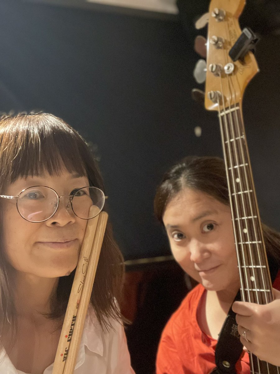 BadSqueeze's tweet photo. 超ひさびさのリズム隊個人練習です。ということは、近々ライブがあるということです✨追ってお知らせします！ https://t.co/QiUtxdTgtu