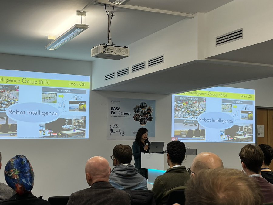 ease_crc's tweet photo. Jean Oh is giving a talk on „Robotics Intelligence“ and is asking us”Whta is a good performance metric for a cleaning robot?” Do you have an answer? #easefallschool @UniBremen
 @ease_crc
 @IAI_Bremen https://t.co/mKIr1YzVmT