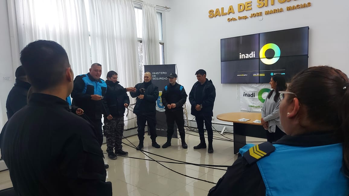 MinSegChubut's tweet image. GOBIERNO DEL CHUBUT
MINISTERIO DE SEGURIDAD

La Policía del Chubut se capacitó en intervenciones específicas para la atención en contextos de encierro