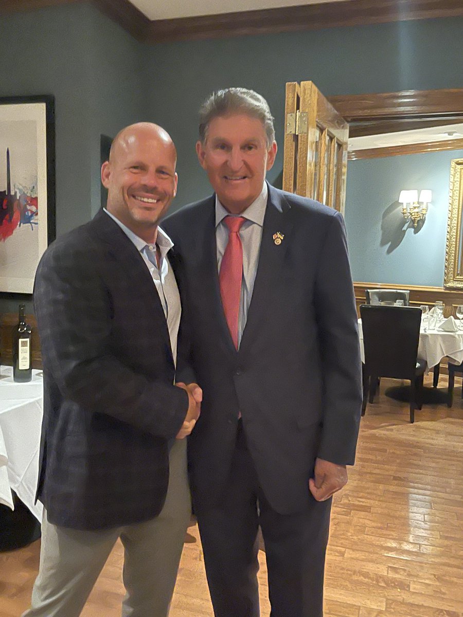 Our <a href="/AnytimeFitness/">Anytime Fitness</a> co-founder and SEB president <a href="/DaveMortensenAF/">David Mortensen</a> is in DC with <a href="/Franchising411/">IFA</a>! Starting the day with <a href="/Sen_JoeManchin/">Senator Joe Manchin</a> to talk ways together to advance better physical/mental health &amp; wellness outcomes for all Americans. #fitnessisessential #franchise #FAN2022