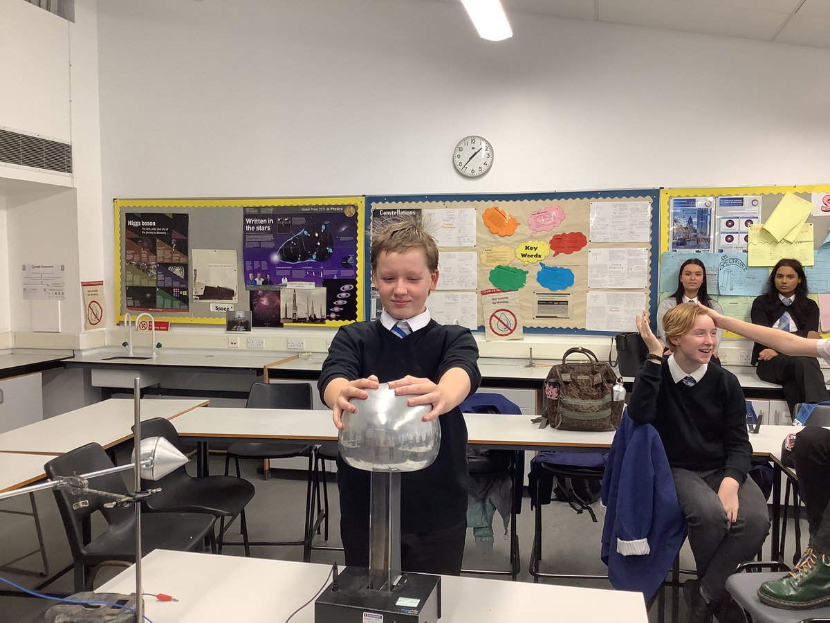 MrPorter_Phys's tweet photo. Some fantastic shots of the Van de Graff today at #STEMClub @MissRafiq1 @MissJawwad @MrGarrickChem @LHS_Science_ @LarbertHigh ⚡️⚡️⚡️ https://t.co/YcX2mbfxW5