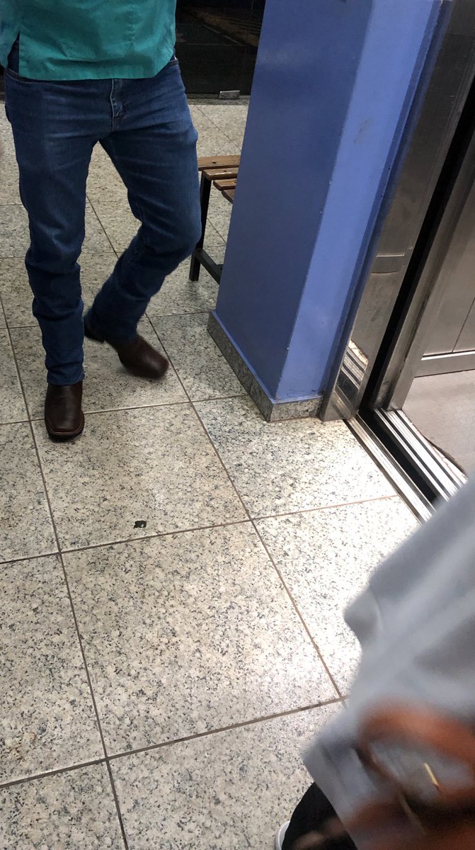 CaioMs15's tweet photo. Oh vontade de subir nesse elevador 🙈😍🤤🤠 https://t.co/BwWK9eksm3