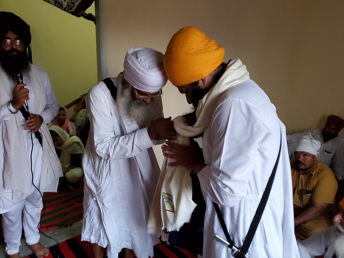 SinghOnMission's tweet image. Had the honor of meeting this humble Gursikh who is transcribing Giani Gurbachan Singh jees katha into books for Taksal. 
He isn't paid well and I instantly had the idea of hiring him for parchaar in his own area. Decisions that need to be made no matter how fund constraint im.
