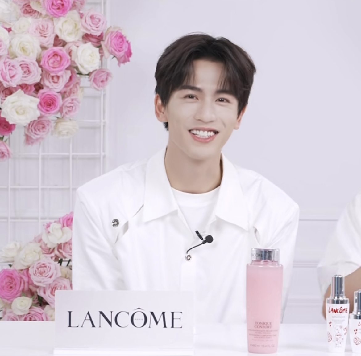 when he smiles >>>>>>

➖
#zhanglinghe #张凌赫 #ZLHxLANCOME