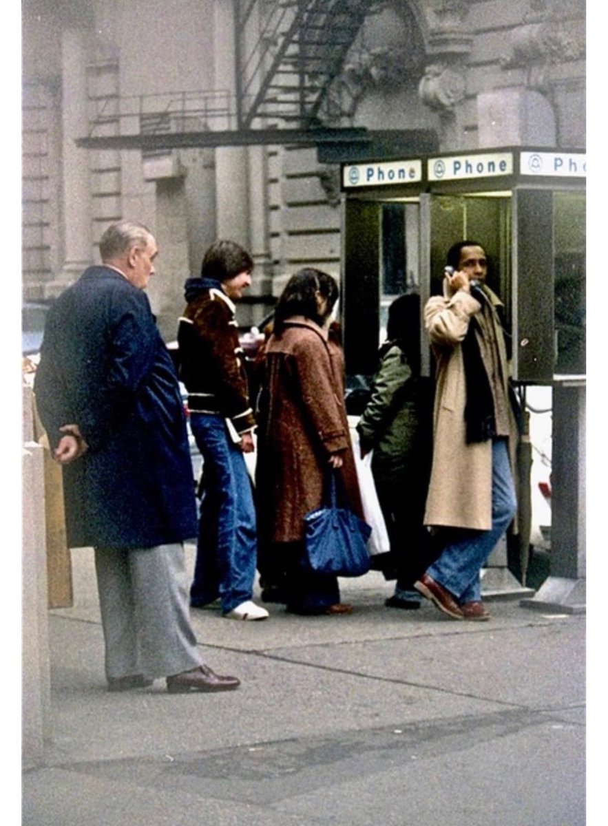 ECrowens's tweet photo. #caption #contest #nyc #newyork #NewYorkCity #payphone #lines #queue Not a #queueforthequeue or a #QueueForTheQueen #phonecall #callme Life before #cellphones #smartphones https://t.co/DbzzsdijgY