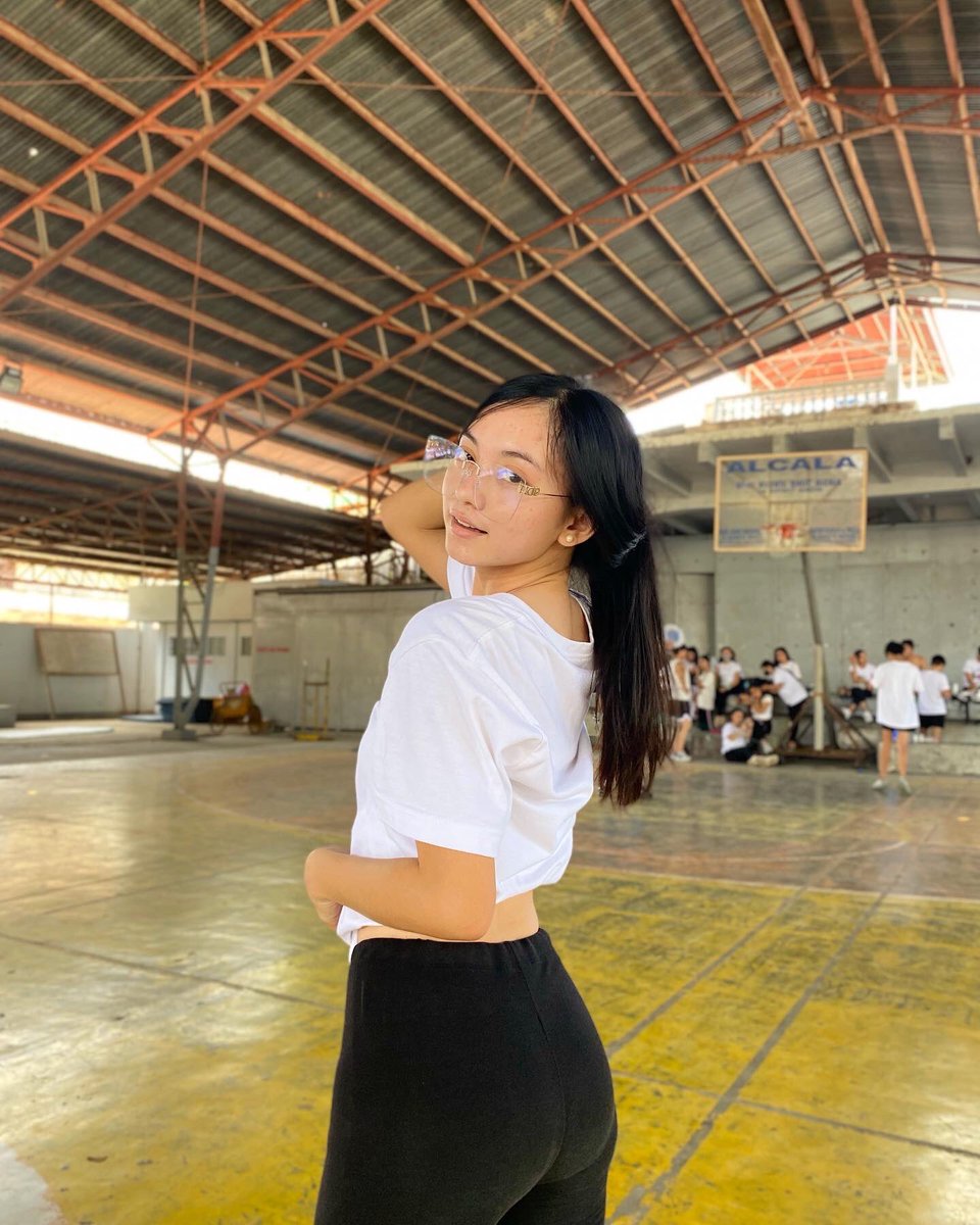 YanaNichol's tweet photo. yow wazzup https://t.co/adlr7QkMMF