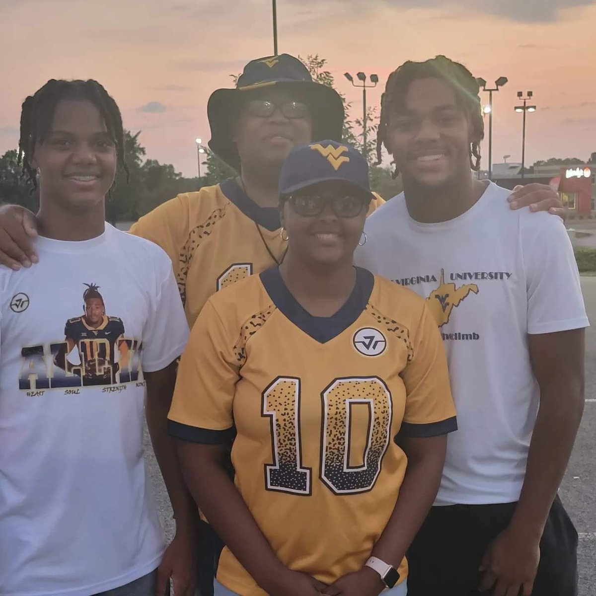 JanelWi16044383's tweet photo. Happy Birthday @JarelWilliams8. Continue to strive for Greatness! โค๏ธโค๏ธ โค๏ธ #alwaysusnevathem #supportsystemstrong ๐ช๐พ๐ช๐พ https://t.co/SwpOB9YKGU