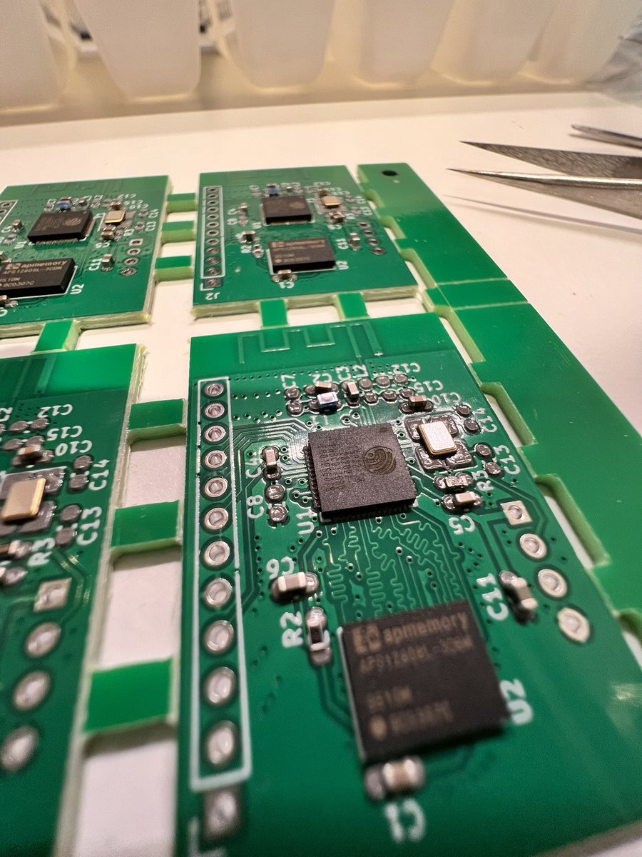huming2207's tweet photo. Just tested ESP32-S3FN8 works fine with APS12808L with no modification needed for ESP-IDF. So yes, those ESP32-S3 NxR8 modules/chips are NOT the largest PSRAM option. We can choose to DIY now. https://t.co/BaoYfIMgg5
