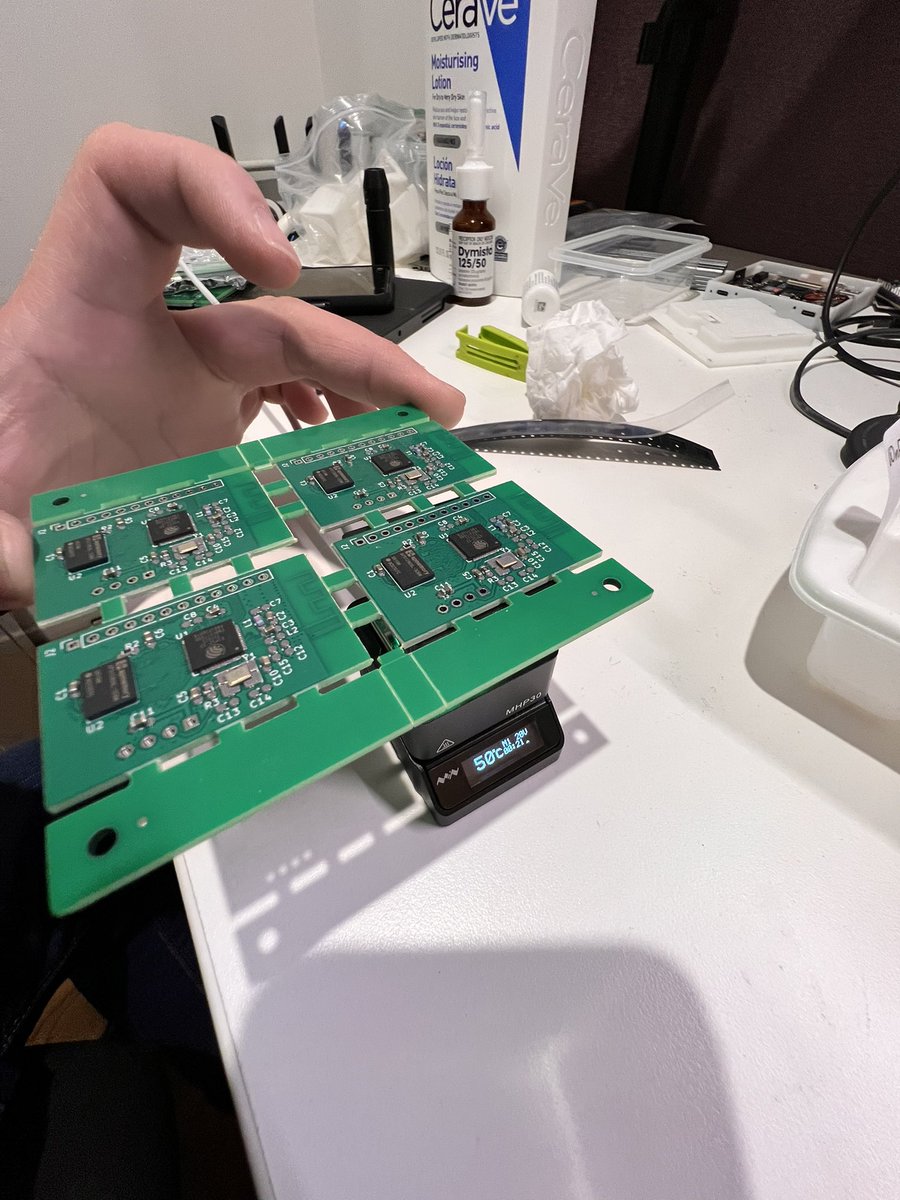 huming2207's tweet photo. Just tested ESP32-S3FN8 works fine with APS12808L with no modification needed for ESP-IDF. So yes, those ESP32-S3 NxR8 modules/chips are NOT the largest PSRAM option. We can choose to DIY now. https://t.co/BaoYfIMgg5