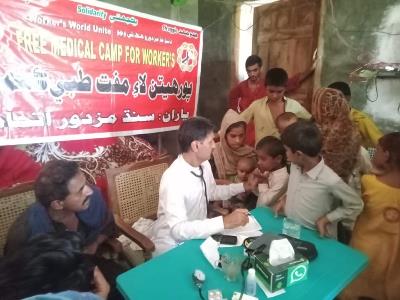 Sindh Workers’ Alliance centres provide medical assistance and food to workers affected by floods -READ MORE - is.gd/jvt4jc