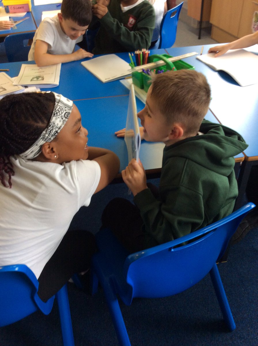 StMM_2021's tweet photo. Year 3/4 have enjoyed exploring how sound travels through solids, liquids and gases #practical #comparativetest #patternseeking #lotsoffun https://t.co/2BuQ7FGlpq