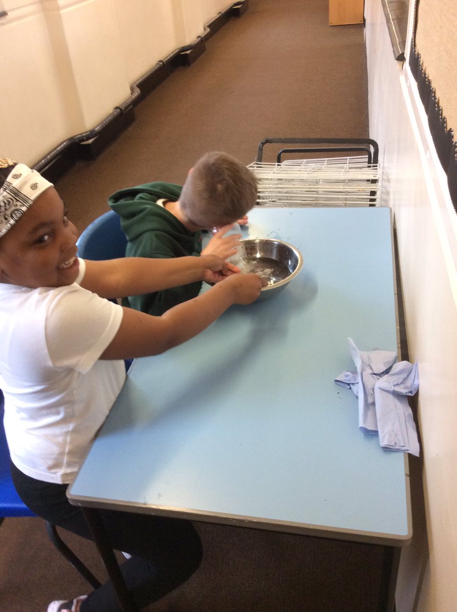StMM_2021's tweet photo. Year 3/4 have enjoyed exploring how sound travels through solids, liquids and gases #practical #comparativetest #patternseeking #lotsoffun https://t.co/2BuQ7FGlpq