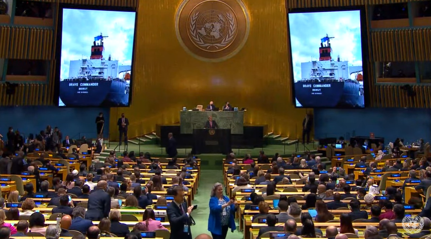 UNAUK's tweet photo. "Our world is in big trouble. But an image of promise and hope comes to my mind. 

This ship is a symbol of what we can accomplish when we act together."

- LIVE at #UNGA77 @antonioguterres discusses the #BraveCommander ship, carrying grain from #Ukraine to the Horn of Africa. https://t.co/ABGMPEHUGX