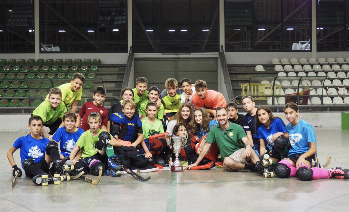 AndiColaianni's tweet photo. 🏆 Supercopa Catalunya 2022 

Nos debíamos y merecíamos un momento de estos en Can Xarau. ¡Al final llegó! 

A seguir que esto es largo y recién comienza. Que mejor que empezar así 💪🏼

Moltes gràcies a l’afició per compartir aquest moment amb nosaltres! 

#forçasarda 💚 https://t.co/VYoeVlZKVY