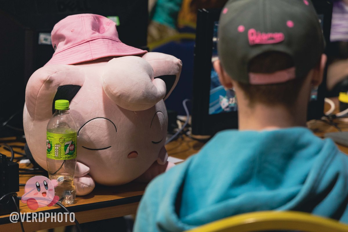 VerdPhoto's tweet image. Even the plushies were having a good time at Tea Party!

The full Tea Party 2 album goes live tonight at 7pm, or you can still get early access through KoFi!

Show your support: ko-fi.com/verdphoto