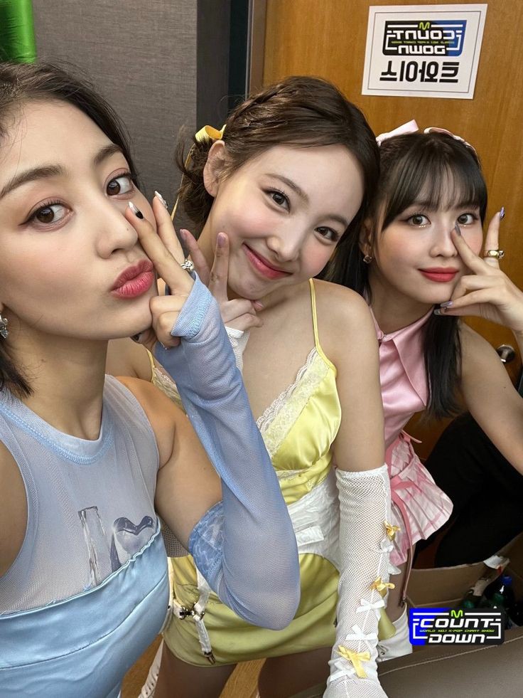 nahyo with momo 🥺❤