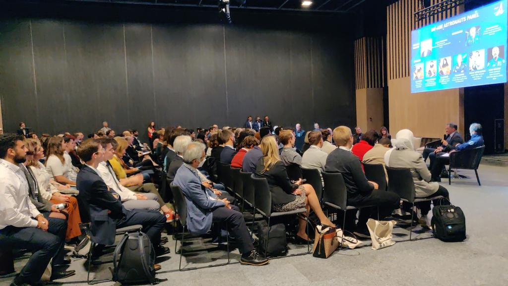 spaceclickcom's tweet photo. Ready to present the @ESA_CAVES Electronic Fieldbook Tool Suite at the #IAC22 session 5 - Astronaut Training, Accommodation, and Operations in Space - S03 https://t.co/XPmeZ1q0e6