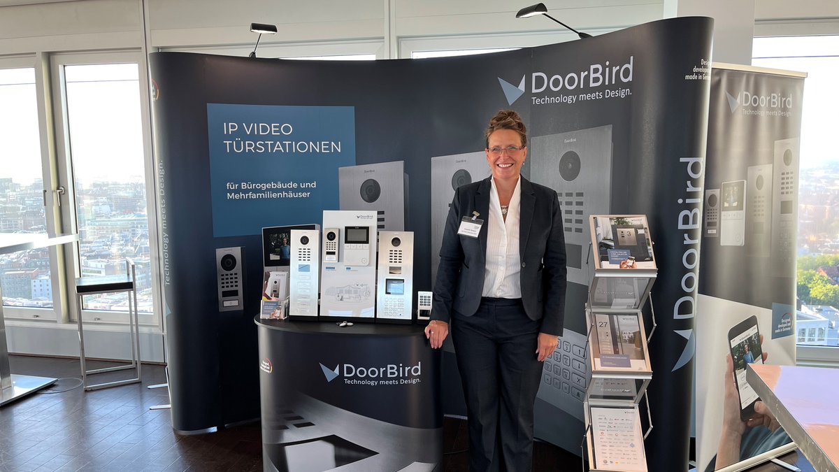 doorbird's tweet photo. Heute nimmt #DoorBird am #Immobilienkongress 2022 in #Hamburg teil und präsentiert unsere #IP-Video-#Türsprechanlagen für Bürogebäude und Mehrfamilienhäuser. Wir freuen uns auf die wichtigsten Vertreter der Hamburger Immobilienwirtschaft.
#IMMOCOM #Türkommunikation https://t.co/JjCnUWWOze
