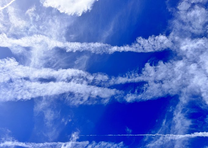 「飛行機雲 野外」のTwitter画像/イラスト(新着)｜5ページ目