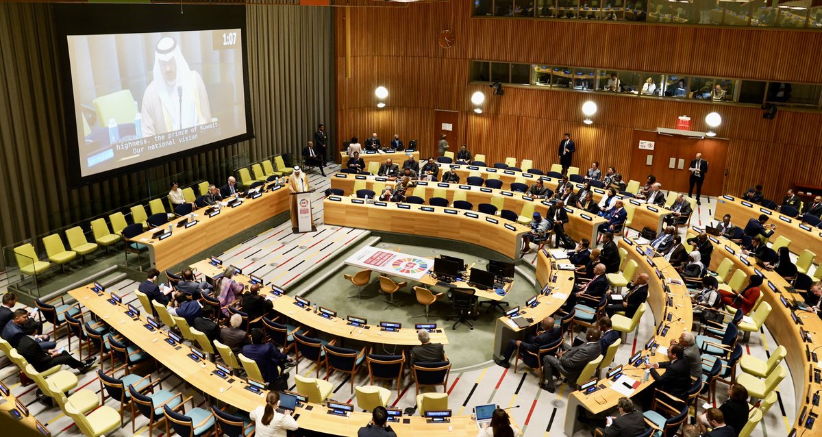 ألقى ممثل حضرة صاحب السمو أمير البلاد الشيخ نواف الأحمد الجابر الصباح حفظه الله ورعاه سمو الشيخ أحمد نواف الأحمد الصباح رئيس مجلس الوزراء كلمة دولة الكويت في قمة تحويل التعليم.
الخبر:mofa.gov.kw/ar/media-cente…
#Kuwait🇰🇼
#UN 🇺🇳
#TransformingEducation
<a href="/TransformingEdu/">Transforming Education Summit</a>
<a href="/UNESCO/">UNESCO 🏛️ #Education #Sciences #Culture 🇺🇳</a>
#UNGA