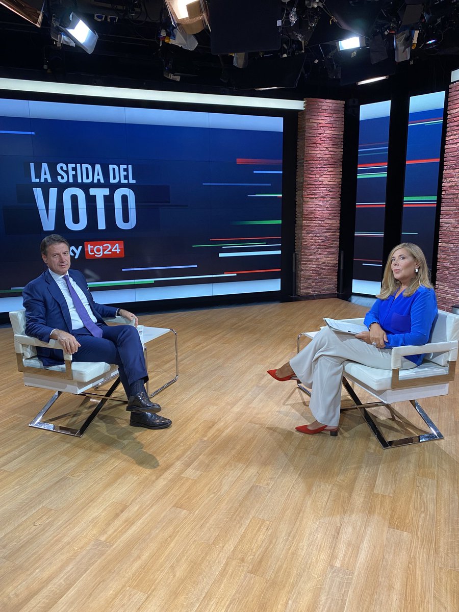 MariaLatella's tweet photo. A #Lintervista di @skytg24 ho chiesto a @giuseppeconte @Mov5Stelle :”JoeBiden ha fatto i complimenti a #MarioDraghi. A lei e’arrivato “in bocca al lupo”da Donald Trump. La imbarazza?” Risposta di Conte:”No. Trump ha solo replicato a domanda di un giornalista” https://t.co/xpK3tUYp6p