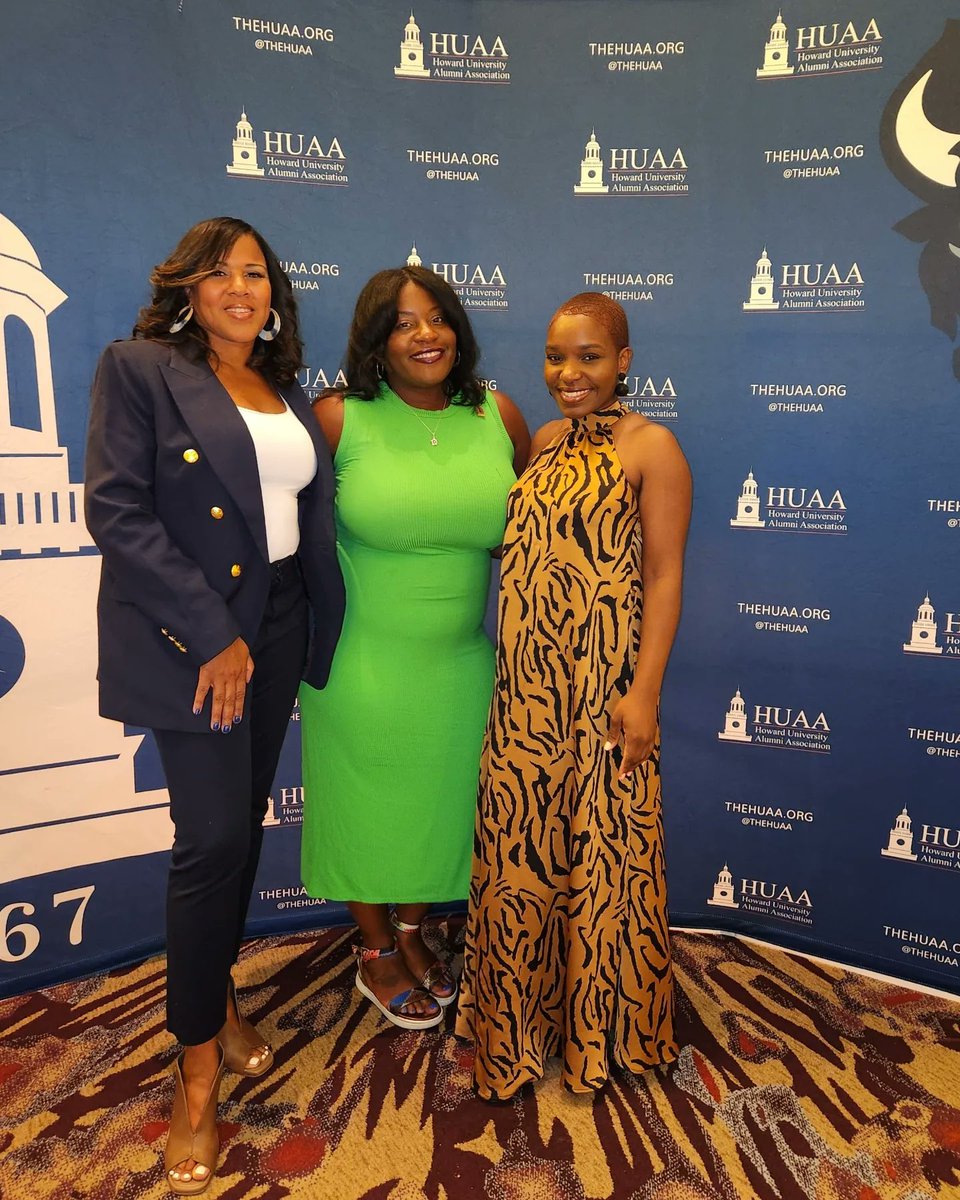 kaLeighgurlprof's tweet photo. The Bison Takeover in NYC for the HBCU New York Classic was nothing sort of amazing. But fundraising first.

@howard1867alumni, @thehuaa, @huac_gnyc and @huacnewjersey raised scholarship funds for Howard students. 

#TheHUAA
#HowardUniversity
#HBCUNYCFootballClassic
#HowardAlumni https://t.co/Hsh1dJW8HK