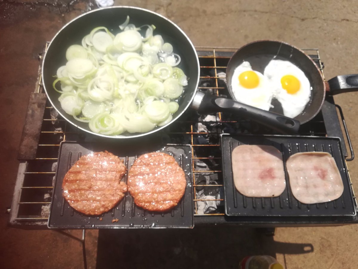 KlaasBomkazi's tweet image. I'm a small business owner and I'm selling Dagwood's, hotdogs, Kota's, sandwiches and coffee..I've been struggling with my business a lot and I'm about to give up.... I'm looking for an investor, funding. or any type of assistance and it doesn't have to be money.....