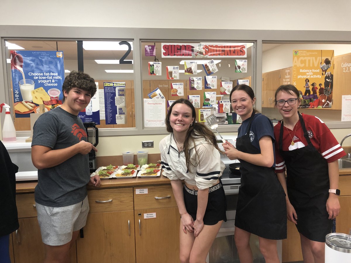 lswhs's tweet photo. 🧀🍗Culinary 2 students in Mrs. Adams class working on the Culinary Exploration unit of planning dietary accommodations and preparing food that is safe for individuals with food allergies. #Hawkslearning https://t.co/RqqqqODXKy