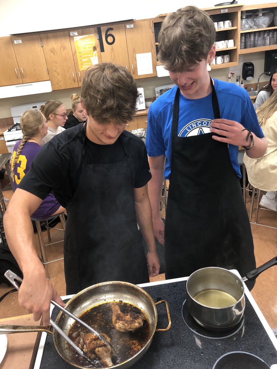 lswhs's tweet photo. 🧀🍗Culinary 2 students in Mrs. Adams class working on the Culinary Exploration unit of planning dietary accommodations and preparing food that is safe for individuals with food allergies. #Hawkslearning https://t.co/RqqqqODXKy