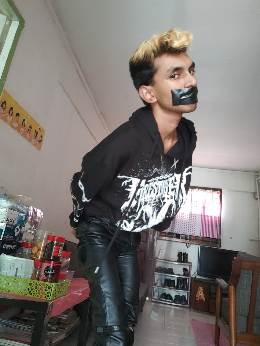 kara_mel6's tweet photo. Can't talk for now

#leatherbondage
#bondagemen
#tapedmouth 
#mouthtaped
#gagged
#bondage https://t.co/NqogrHDTDJ