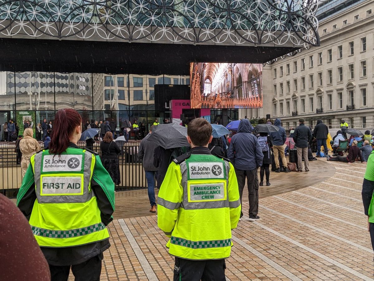 How did you spend your Monday?
For members of our unit they spent their Monday, keeping Birmingham safe while saying farewell to her majesty queen Elizabeth II🙏 #helpushelpyou #QueenElizabethII #stjohnambulace #volunteering