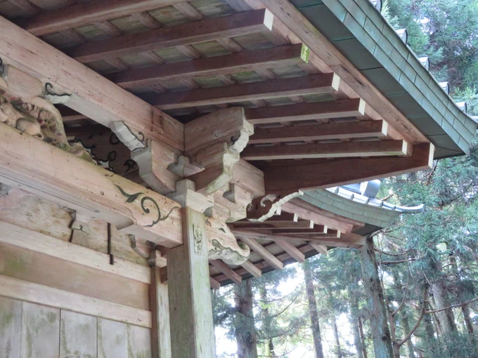 神社さんやお寺さんのスカートの裏側ばっかり見てる自分はへんたいさんです。 