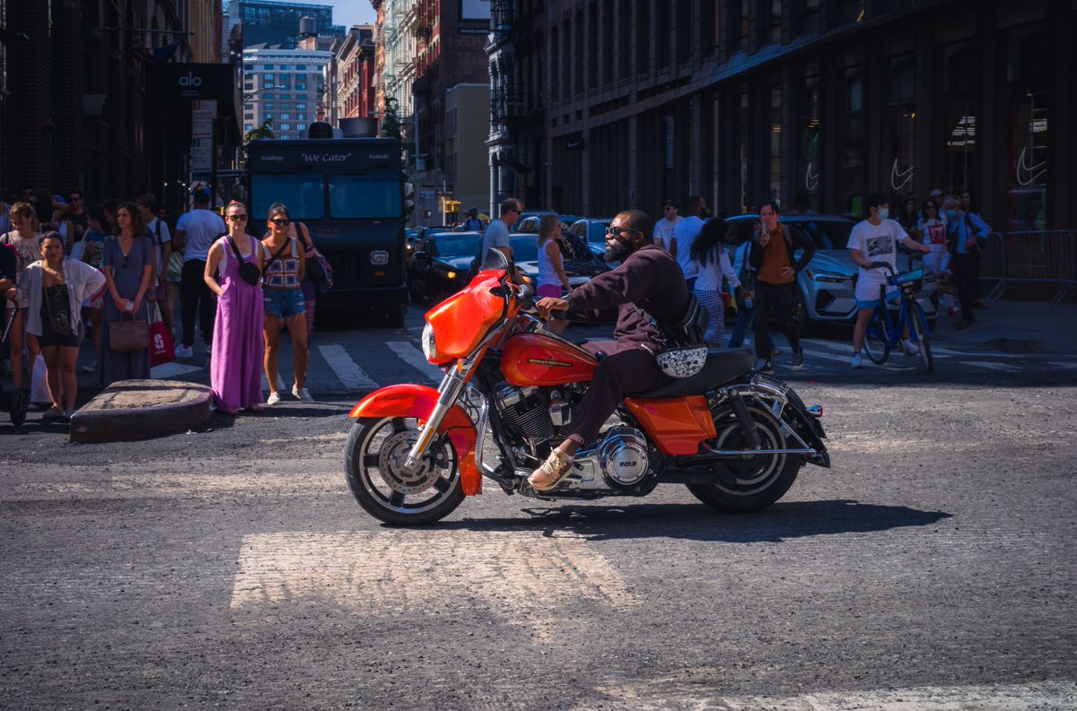 manolobrown's tweet photo. Down Broadway #streetphotography #newyorkcity https://t.co/joGsxDpUmZ