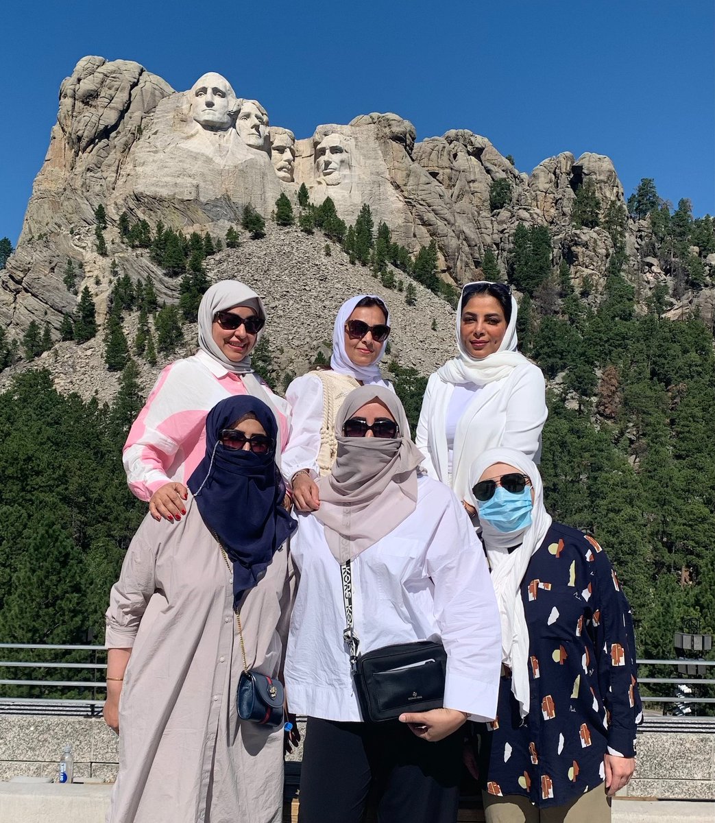 We are delighted that these women entrepreneurship advocates from Saudi Arabia were able to visit Mount Rushmore during their #IVLP exchange! For their IVLP, they visited Washington, DC, Maryland, Iowa, South Dakota, and Arizona &amp; explored new ways to empower women entrepreneurs.