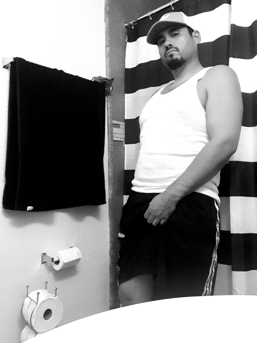chingonchato's tweet photo. Black and white. https://t.co/aWzzOqQoyq