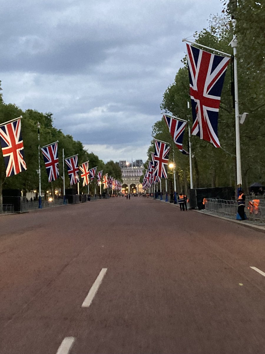 roberts287's tweet photo. After 6 days in London supporting the queens state funeral and the public in the longest queue I have ever seen I’m home bound. I have supported the public and crowds as medical response team and ambulance crew over the last 5 days. https://t.co/pHe3ttmaCc
