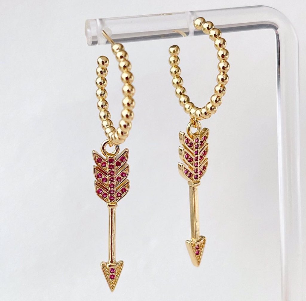 Arrow earrings 
#arrow #earrings #jewelry #arroeearring #arrowjewelry #arrowearrings #beads #beadsbeadsbeads #beadsjewelry #accessories #favorite #favoritejewelry #love #lovejewelry #longjewelry #longearrings #datingjewellery