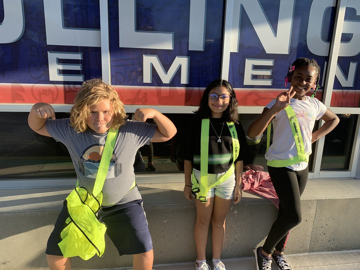 RocketsRR's tweet photo. RR Safety Patrol: Up and Running! ♥️💙🚀🦺🦺🚀💙♥️ #RRcommUNITY #OPSfortheirfuture @OPSSafety @olatheschools https://t.co/ilKWtuHHKi