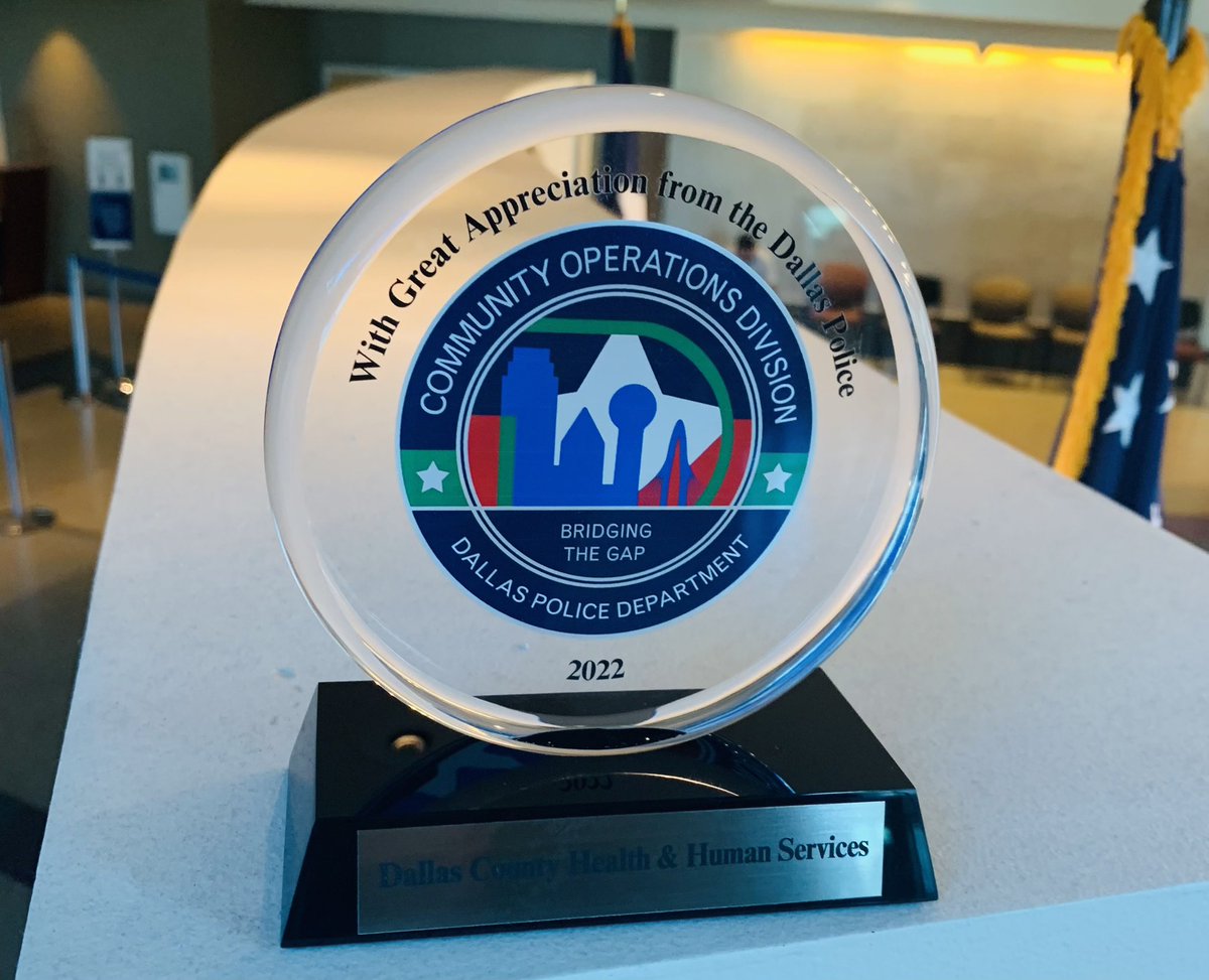 DCHHS's tweet photo. 💯@DCHHS Community Outreach Team received an award🏅from  @DPDUnidos for our dedicated work to improve the quality of life of Dallas County residents through our health &amp; human services programs. Next time you see us in our community outreach events, stop by and say hi 👋. https://t.co/22ERfJSE2H