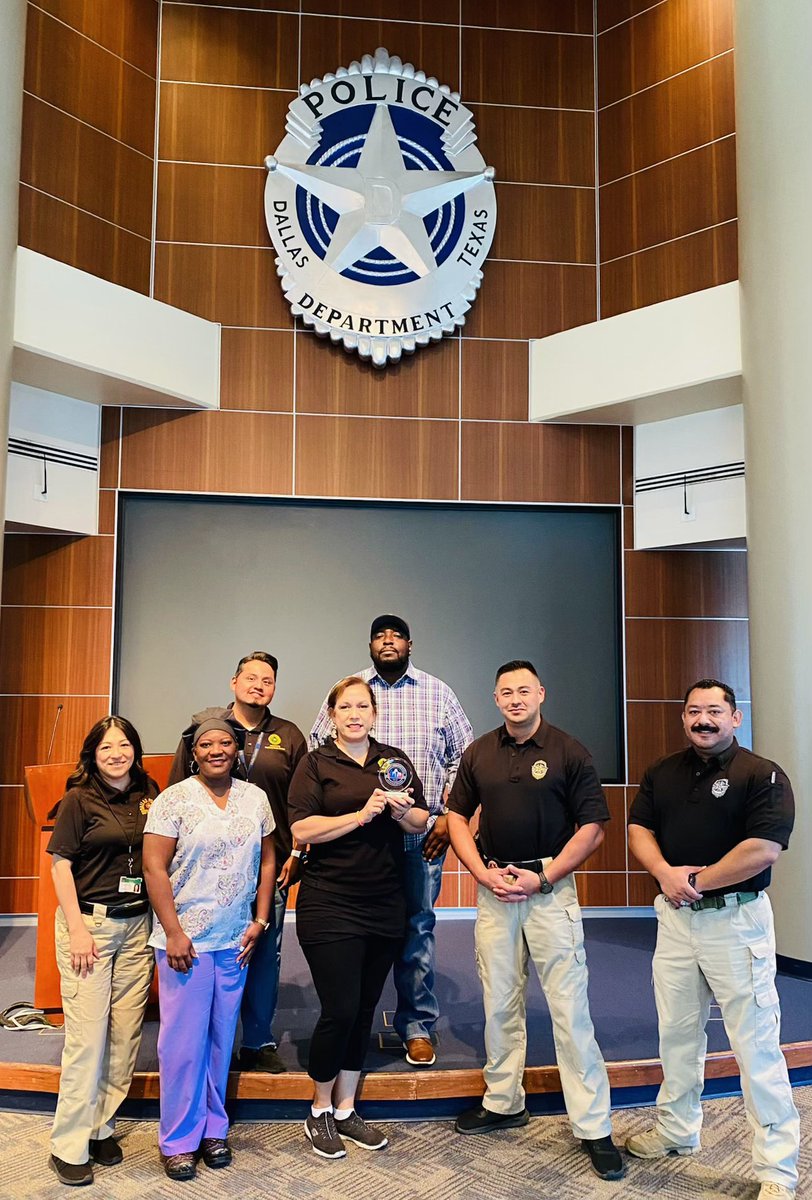 DCHHS's tweet photo. 💯@DCHHS Community Outreach Team received an award🏅from  @DPDUnidos for our dedicated work to improve the quality of life of Dallas County residents through our health &amp; human services programs. Next time you see us in our community outreach events, stop by and say hi 👋. https://t.co/22ERfJSE2H