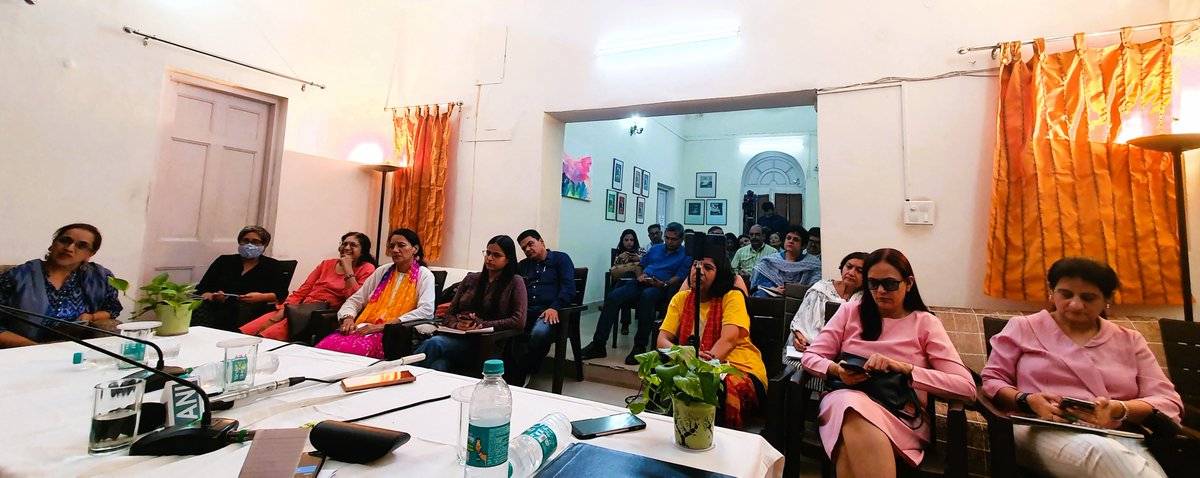 SLinIndia's tweet photo. High Commissioner @MilindaMoragoda had separate interactions with the members of the Indian Women’s Press Corps (IWPC) and the students of the IAAN School of Mass Communication yesterday (19). @iwpcdelhi @IAANGroup #lka https://t.co/lvredezriY