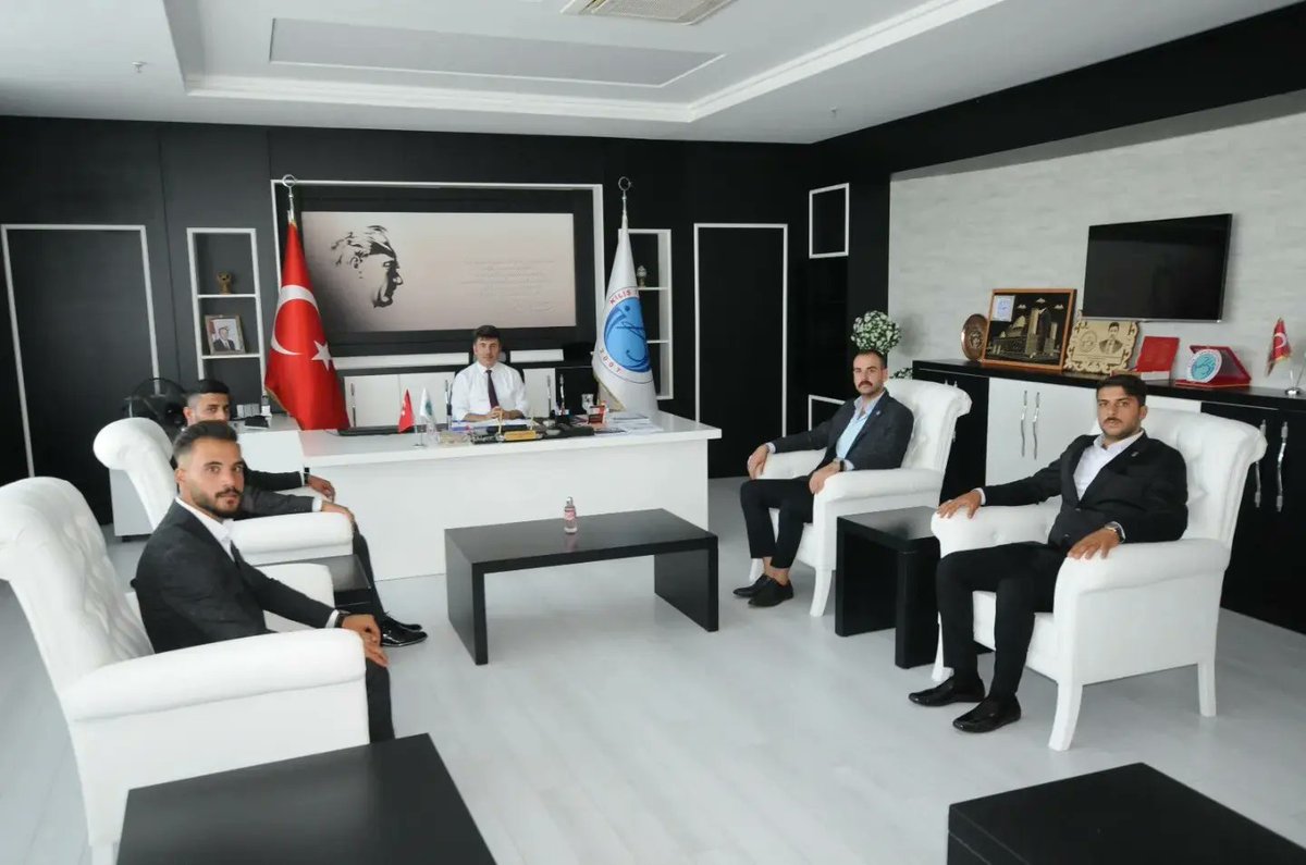 K7AUTUDAT's tweet photo. Kilis Yedi Aralık Üniversite Birim Başkanımız ve  Türk Dünyası Araştırma Topluluğu Başkanımız Abdurrahman Çalıcıoğlu ile Üniversite Rektörümüz  Prof. Dr Mustafa Doğan Karacoşkun'a 2022-2023 Eğtim ve Öğretim Yılı Münasabetiyle Ziyaretimizi Gerçekleştirdik. https://t.co/wiLlMoMQXw