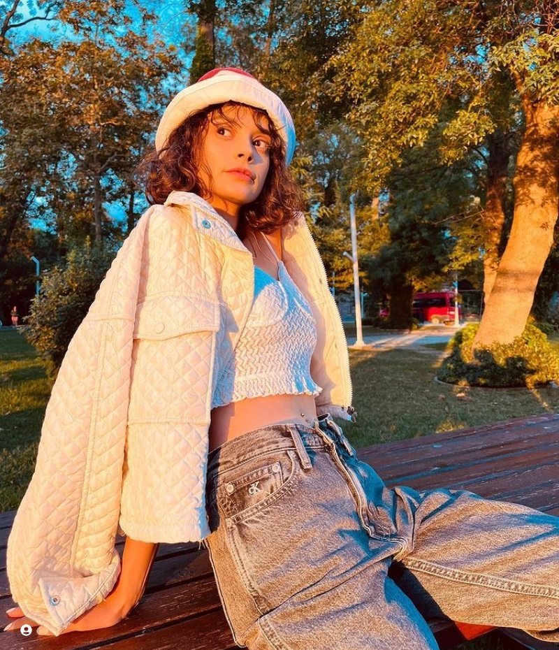 Fotoğraftaki güzel e çeken de apayrı bi konu nası güzel çıkmasın foto yani ehheeh🫀❤️‍🔥🤙🏻 #ZeyÇağ