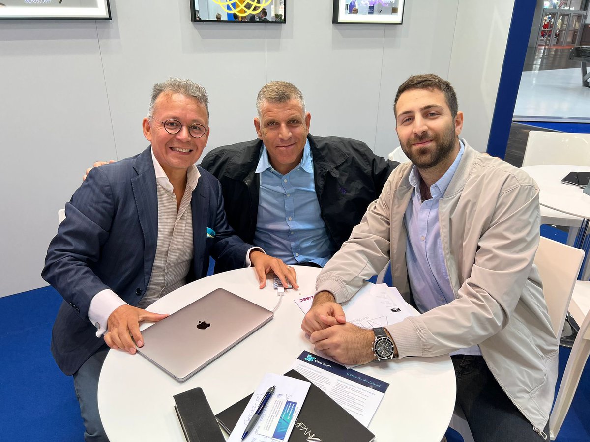 DGWA_GmbH's tweet image. Great first day at @glasstec for @ClearVuePV (ASX:CPV) (FSE:CKJ)!
Meet General Manager Europe Alexander Valenzuela (Stand 12B34, Hall 12) to learn more about how #ClearvuePV can help achieve net-zero emission targets in the building sector with its #solar glass technology!